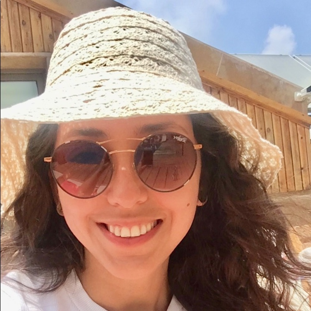 Meet your Posher, Christelle